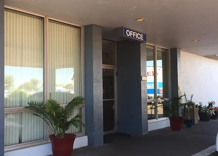 Ez 8 Motel Airporter