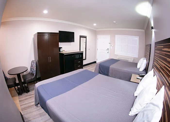 Diamond Bell Inn & Suites