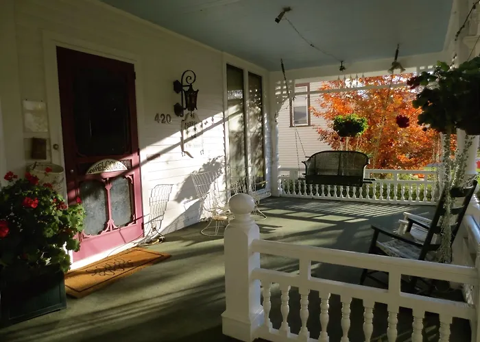 Carriage House Bed & Breakfast