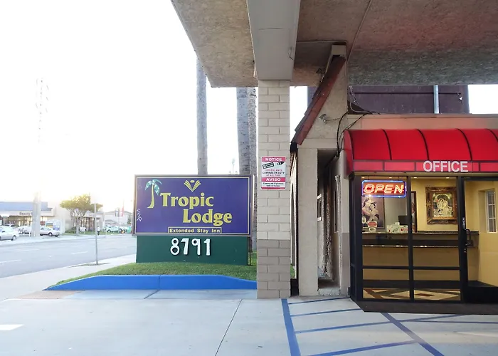 Tropic Lodge