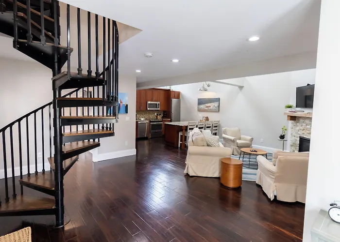 The Newport Lofts - 543 Thames Street