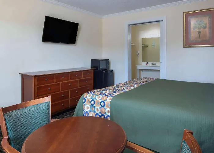 Travelodge By Wyndham Orangeburg