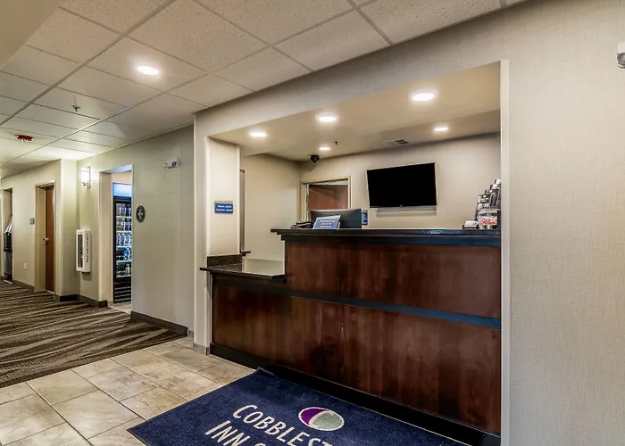 Cobblestone Inn & Suites - Barron