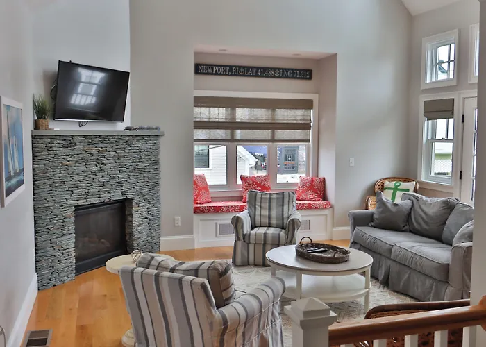 The Newport Lofts - 611 Thames Street
