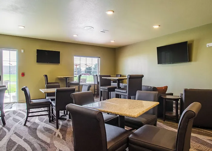 Cobblestone Hotel & Suites - Orrville