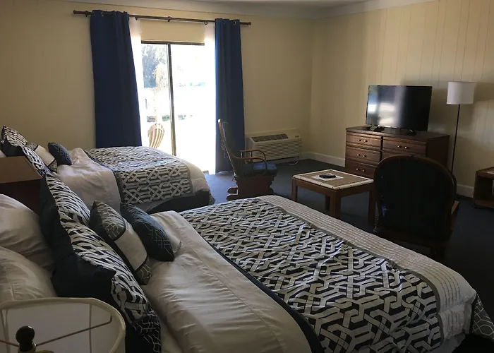 The Inn At Labelle Yacht Club