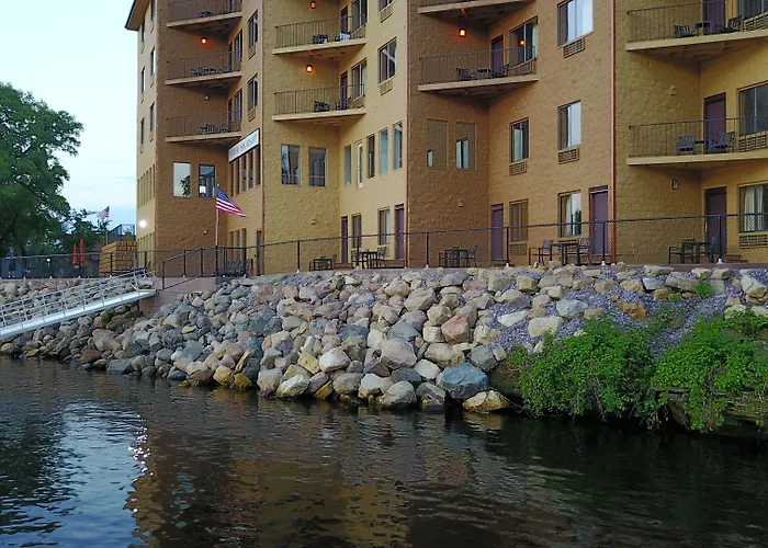 Natura Vue Resort & Boathouse
