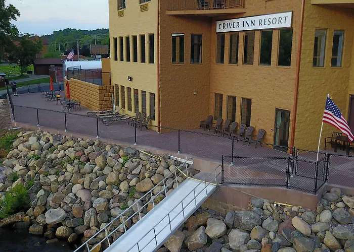 Natura Vue Resort & Boathouse
