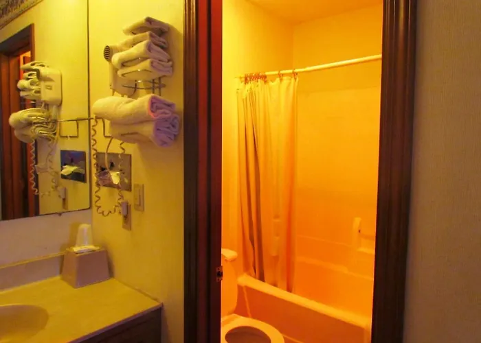 Travel Inn & Suites