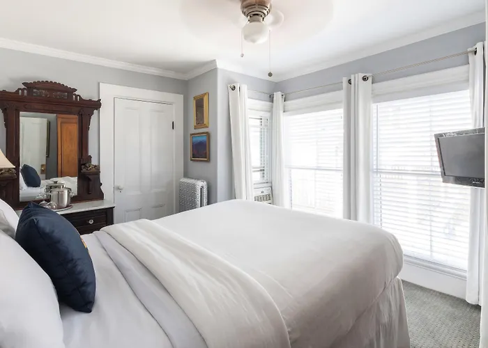 Queen Vic Guest House (Adults Only)