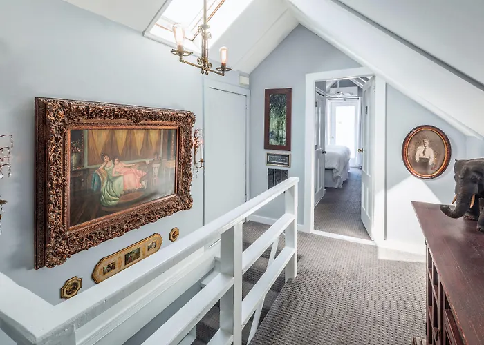 Queen Vic Guest House (Adults Only)
