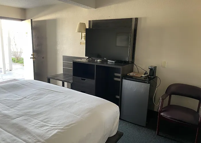Landmark Inn