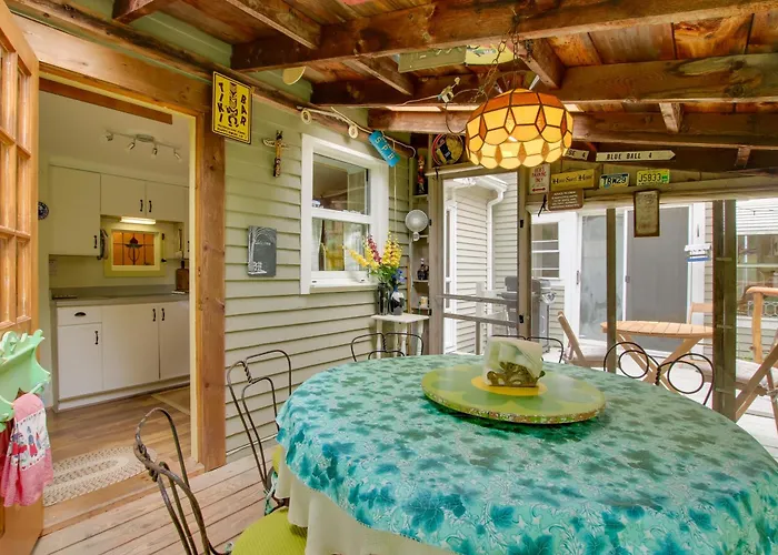 Rustic-Chic Cottage W/ Yard & Grill - Near Hiking!