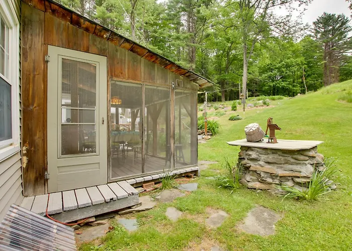Rustic-Chic Cottage W/ Yard & Grill - Near Hiking!