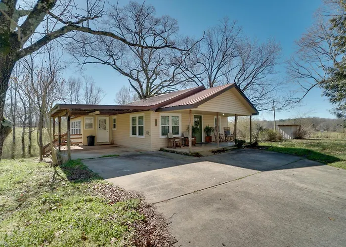 Wine Country Retreat W/ Fire Pit + Sunroom!