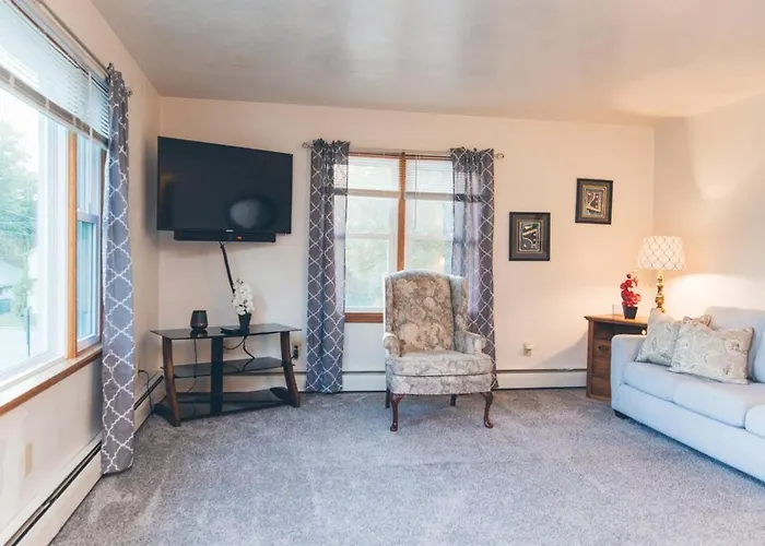 Spacious Bass Creek Apartment B Near Peace Trail