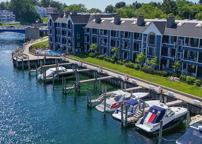 108 Edgewater Inn