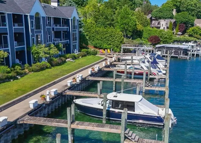 108 Edgewater Inn