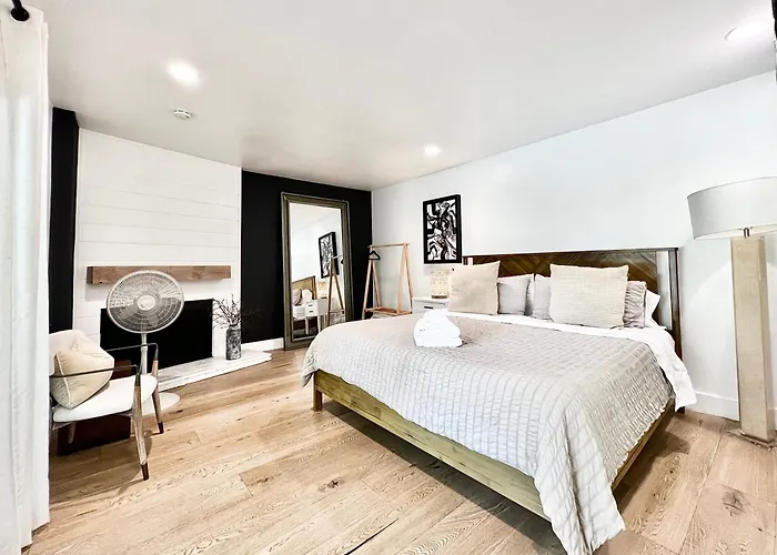 #Marbella Lane - Cozy Modern Home With Relaxing Design & Pool