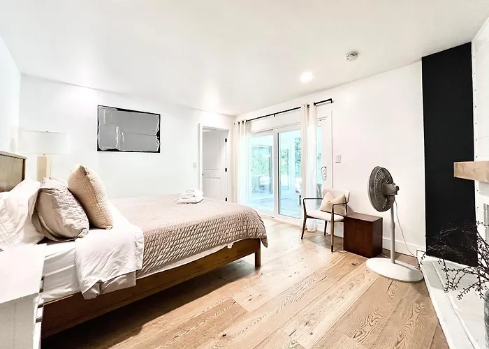 #Marbella Lane - Cozy Modern Home With Relaxing Design & Pool