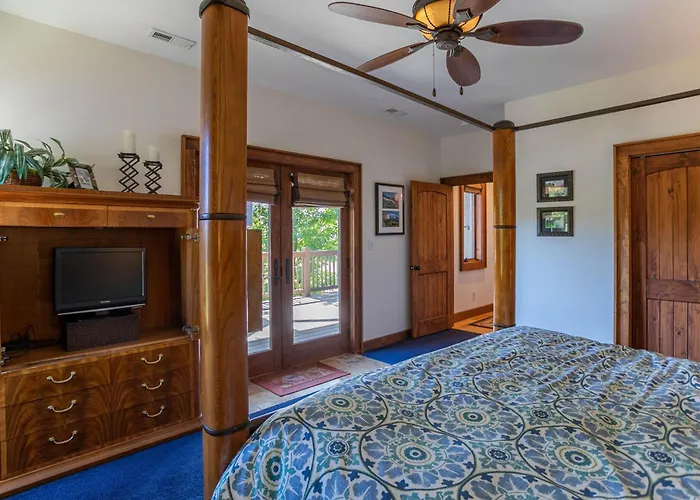 Heart Rock Lodge
