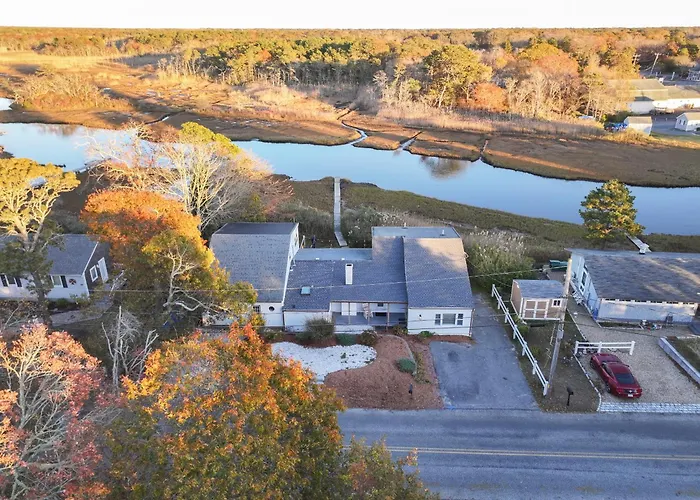 Waterfront Escape Hottub, Pets Ok, Pool Table