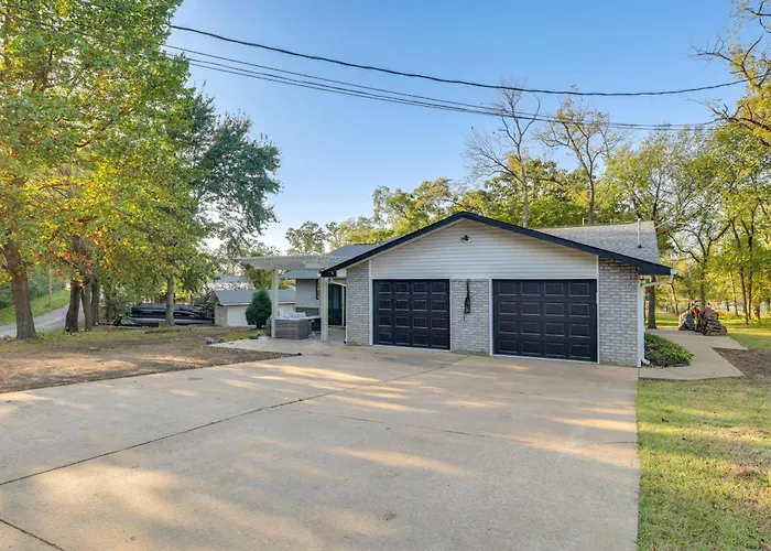 Private Boat Dock: Family-Friendly Grove Getaway