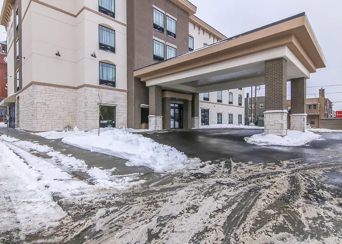 Cobblestone Inn & Suites - Menomonie/Uw-Stout