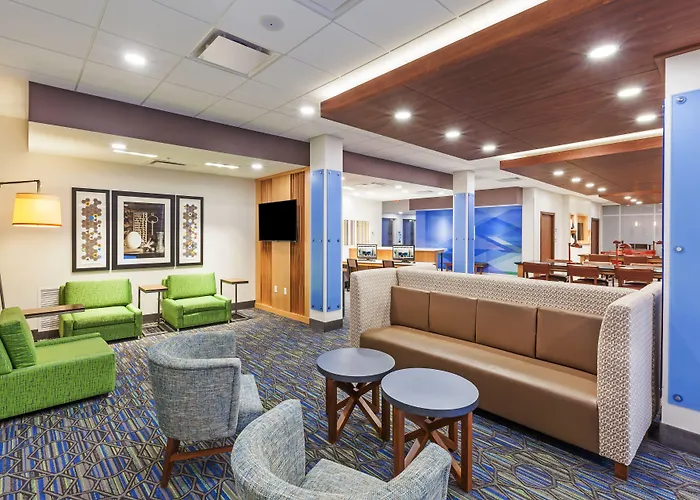 Holiday Inn Express & Suites - Lenexa - Overland Park Area By Ihg