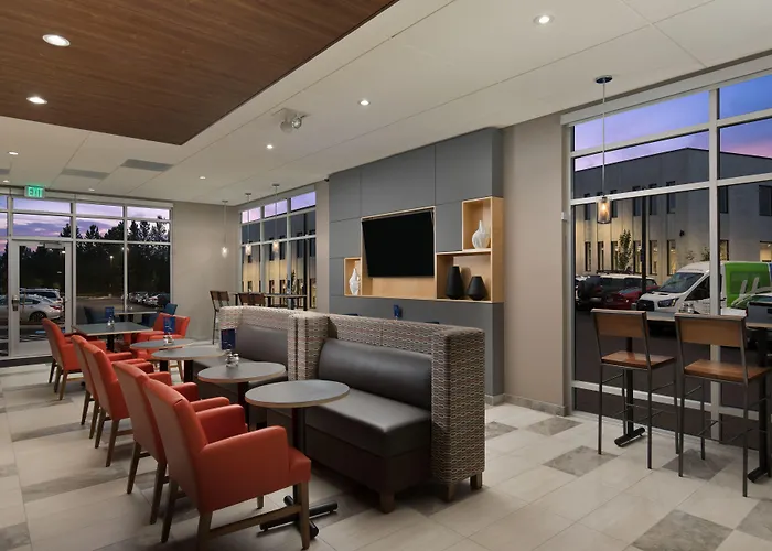 Holiday Inn Express & Suites - Portland Airport - Cascade Stn By Ihg