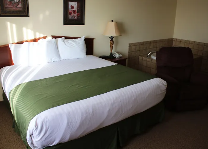 The Edgewood Hotel And Suites