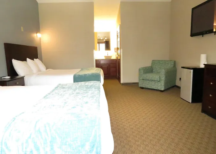 Edgewater Hotel And Suites