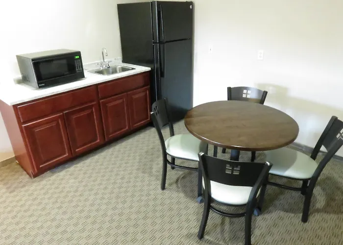 Edgewater Hotel And Suites