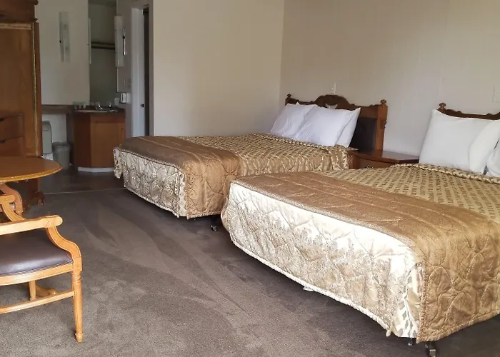 Plaza Motel