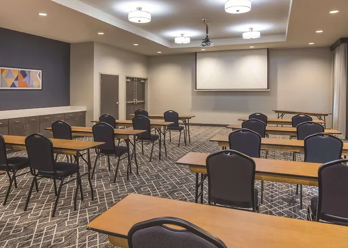 La Quinta Inn & Suites By Wyndham Atlanta South - Mcdonough
