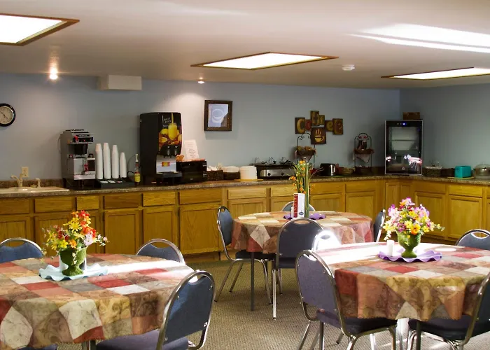 Cottonwood Inn & Suites