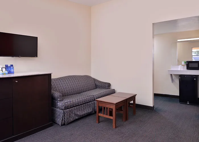 Scottish Inn And Suites