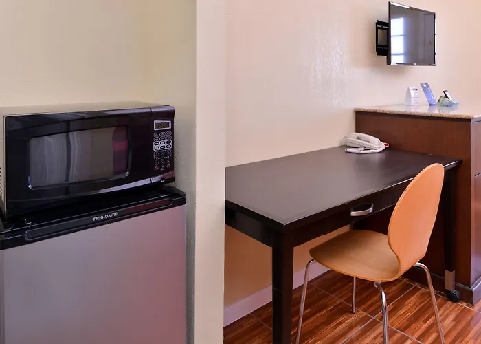 Scottish Inn And Suites