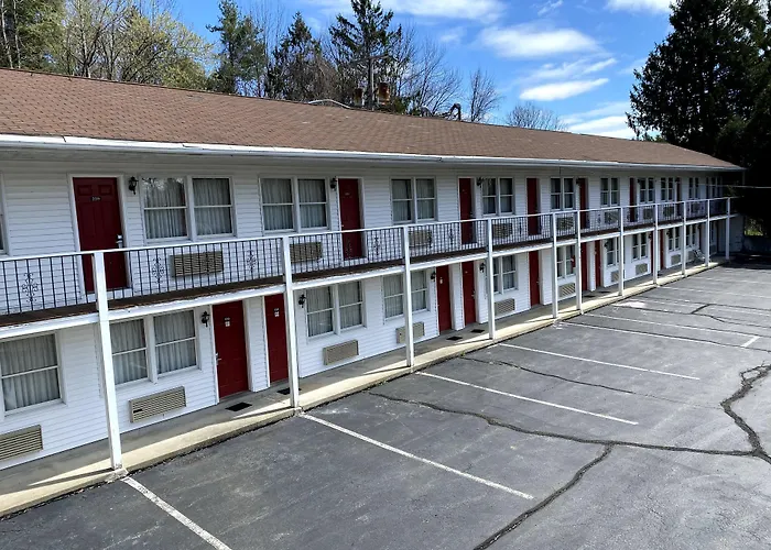 Economy Lodge 682 Main St Sturbridge