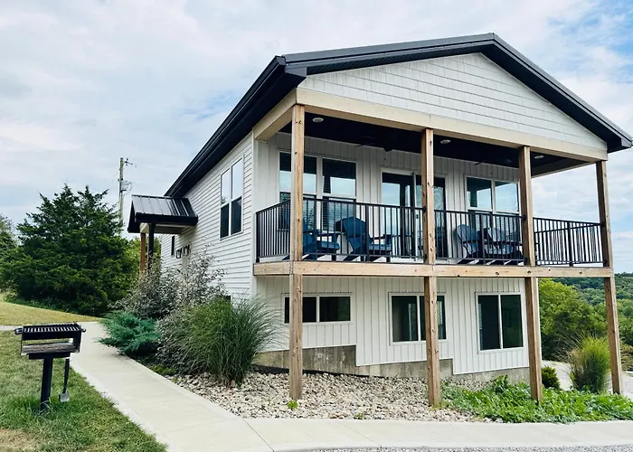 100 Acre Relaxing Retreat Near Ark- The Farmhouse