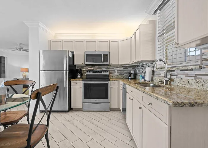 Penthouse On The Bay 4002