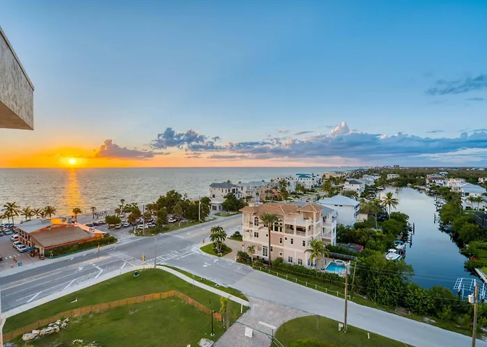 Penthouse On The Bay 4002