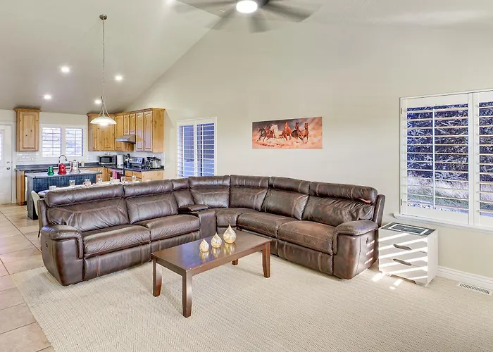 Hike, Golf & Ski: Family Home In South Jordan