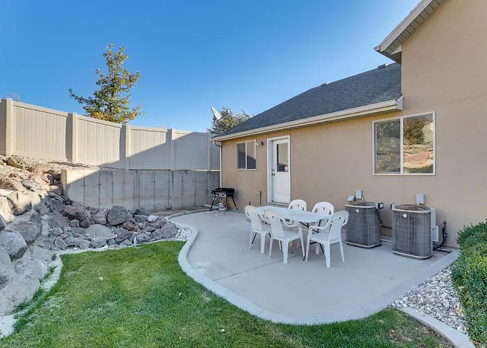 Hike, Golf & Ski: Family Home In South Jordan