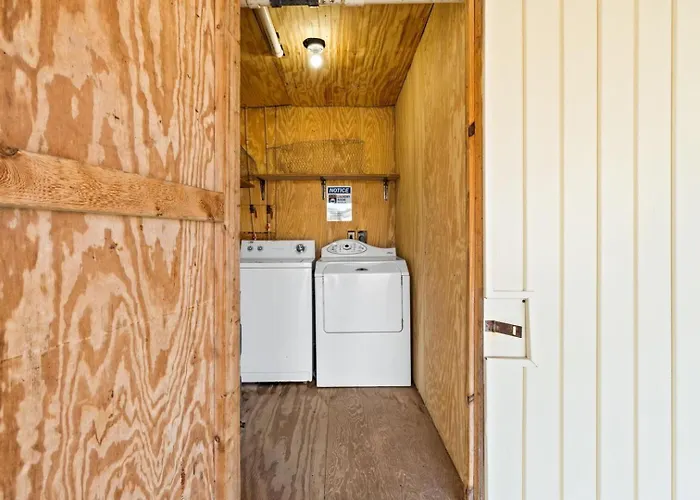 Sunflower 3, Bf Apt, Pet Friendly