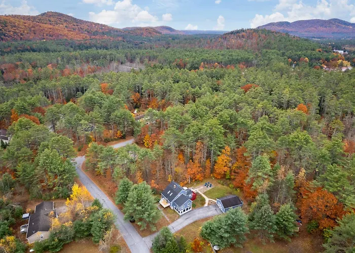 3Br Retreat With Game Room, Hot Tub Near Lake George
