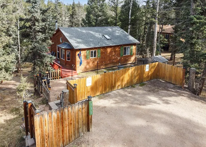 Deer-Friendly Cabin With Mountain Views And Fire Pit