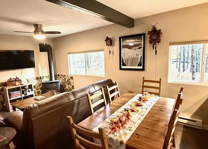 Chalet At The Base Of Schweitzer Mountain
