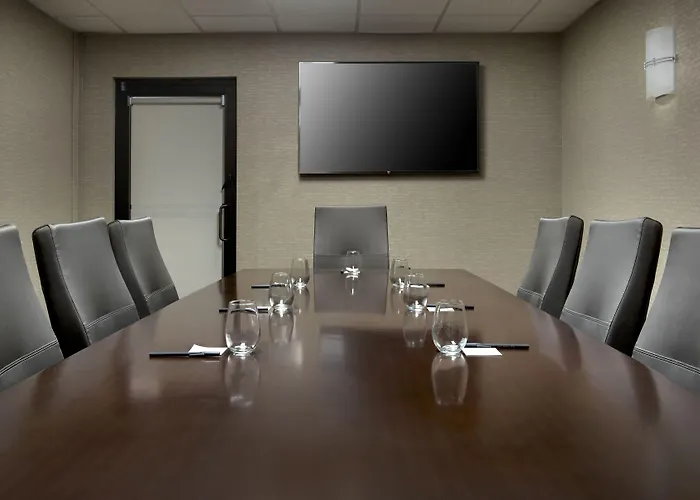 Courtyard By Marriott Albion