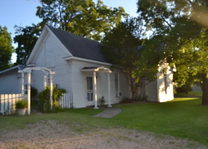 Carleton House Bed And Breakfast